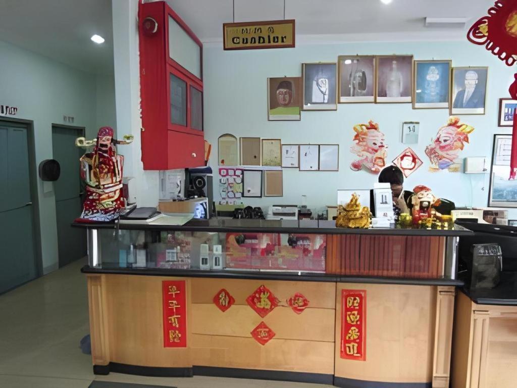 Hotel Hung Hung Кучинг Экстерьер фото