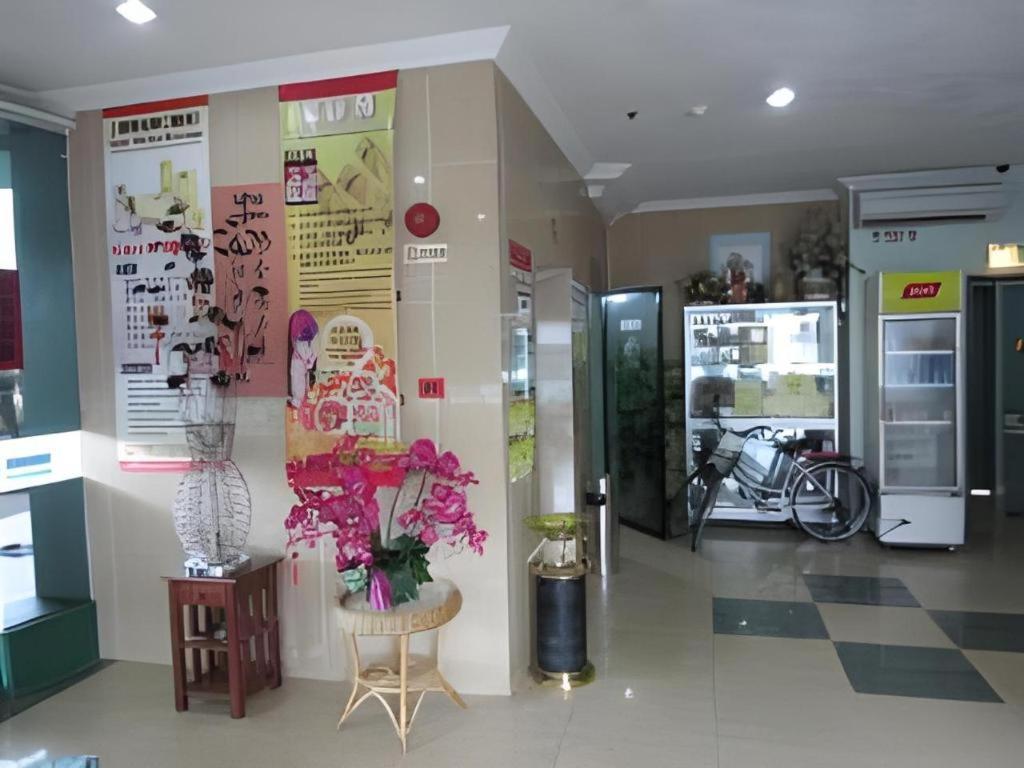 Hotel Hung Hung Кучинг Экстерьер фото