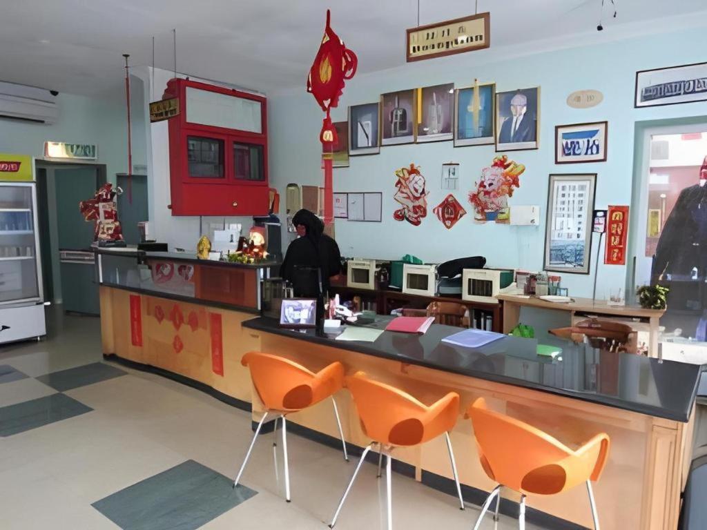 Hotel Hung Hung Кучинг Экстерьер фото