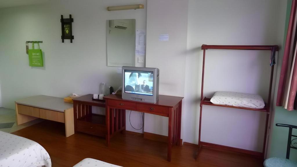 Hotel Hung Hung Кучинг Экстерьер фото
