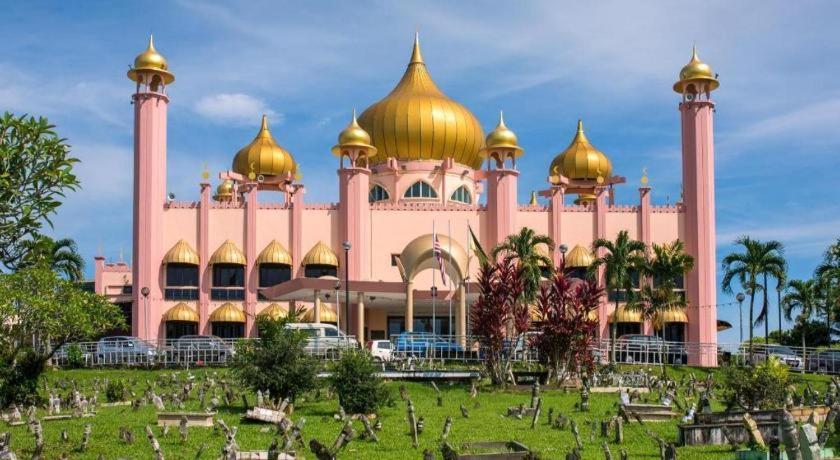 Hotel Hung Hung Кучинг Экстерьер фото