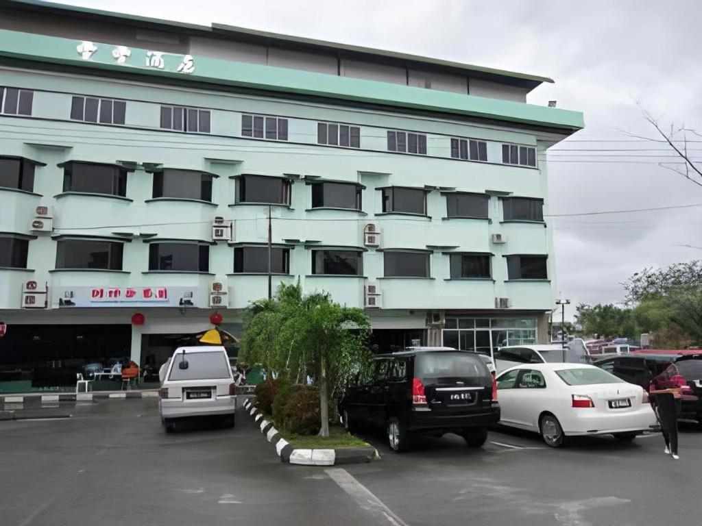 Hotel Hung Hung Кучинг Экстерьер фото