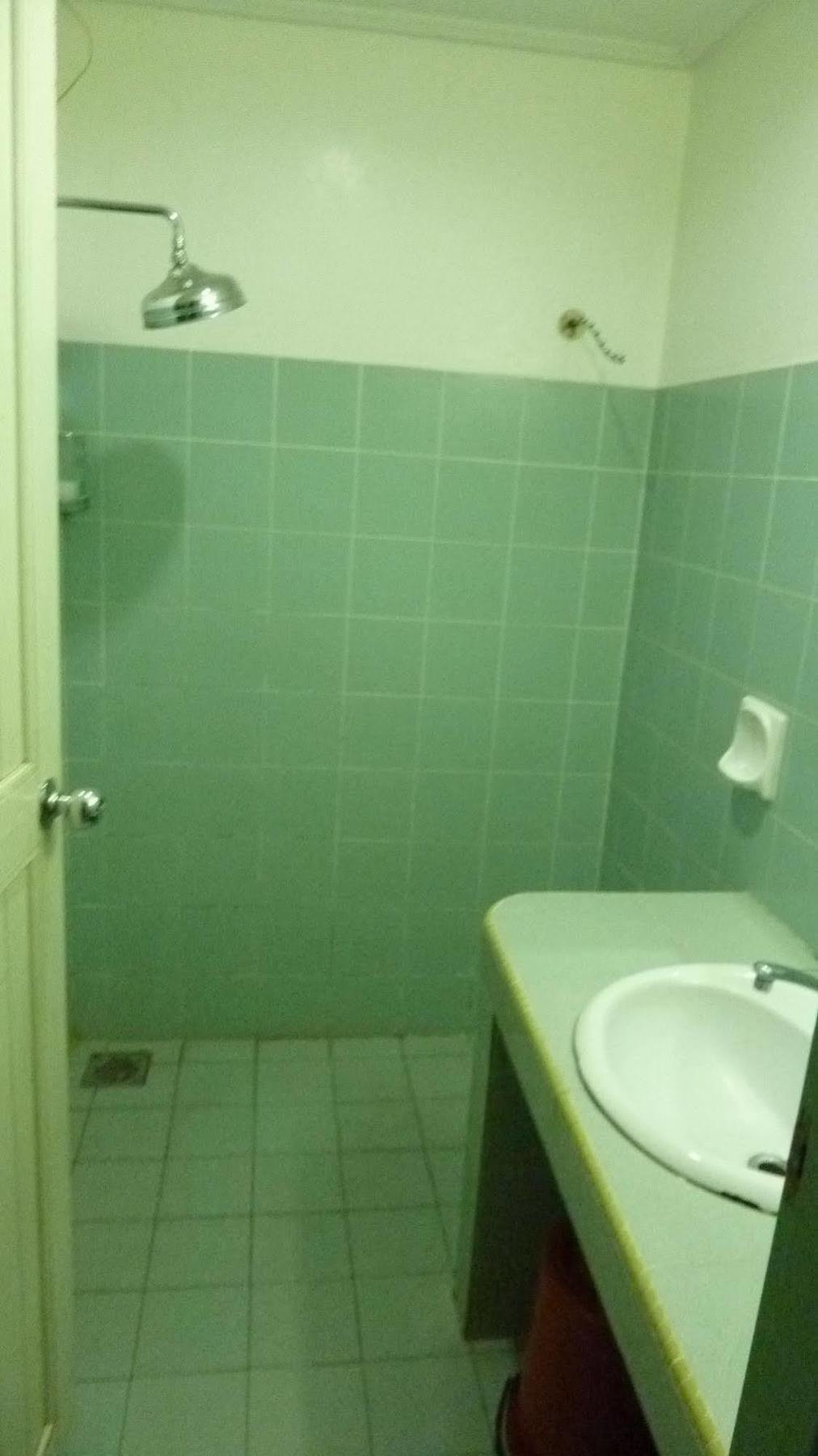 Hotel Hung Hung Кучинг Экстерьер фото