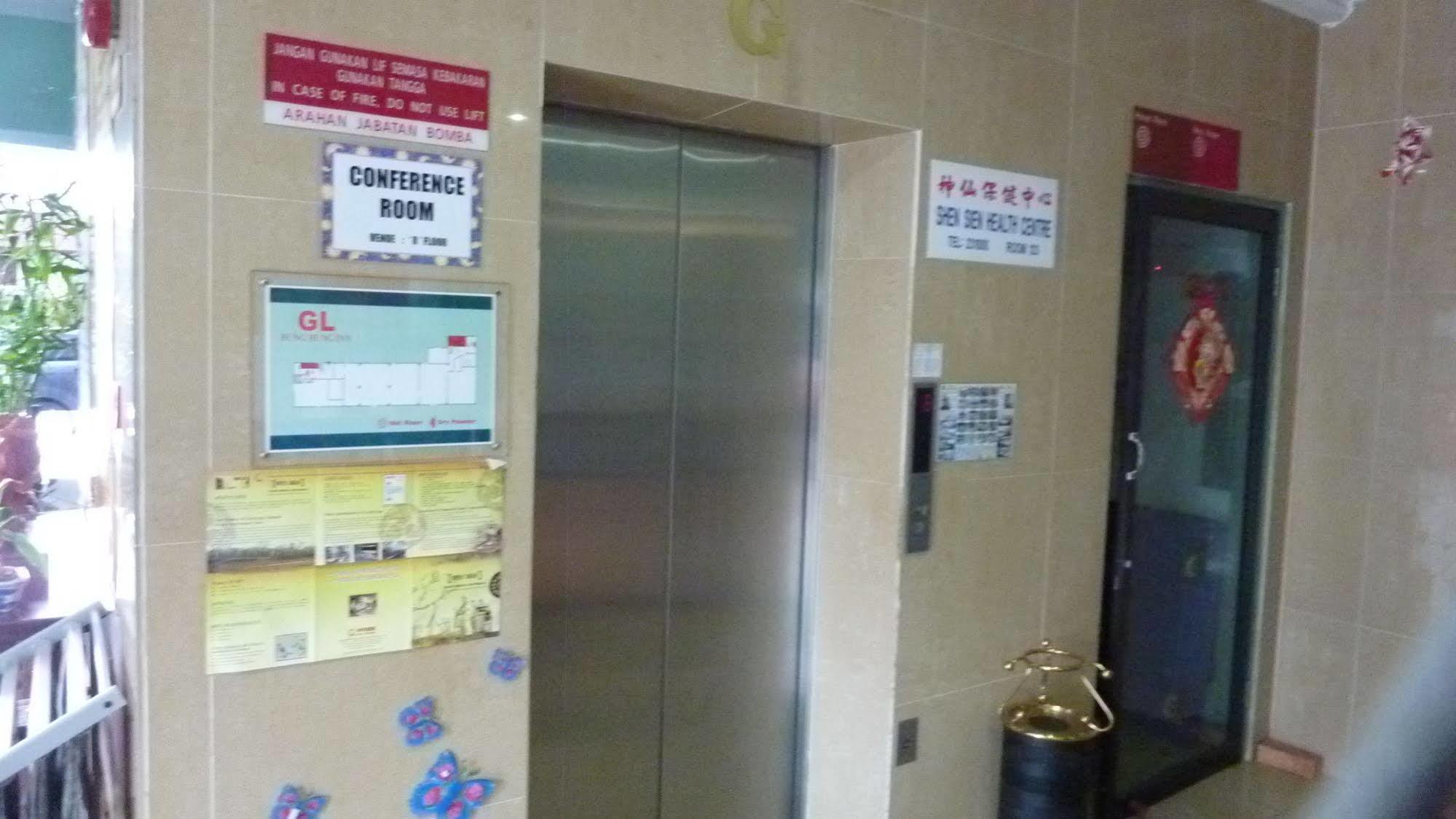 Hotel Hung Hung Кучинг Экстерьер фото